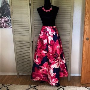Vibrant floral long skirt W/pockets!